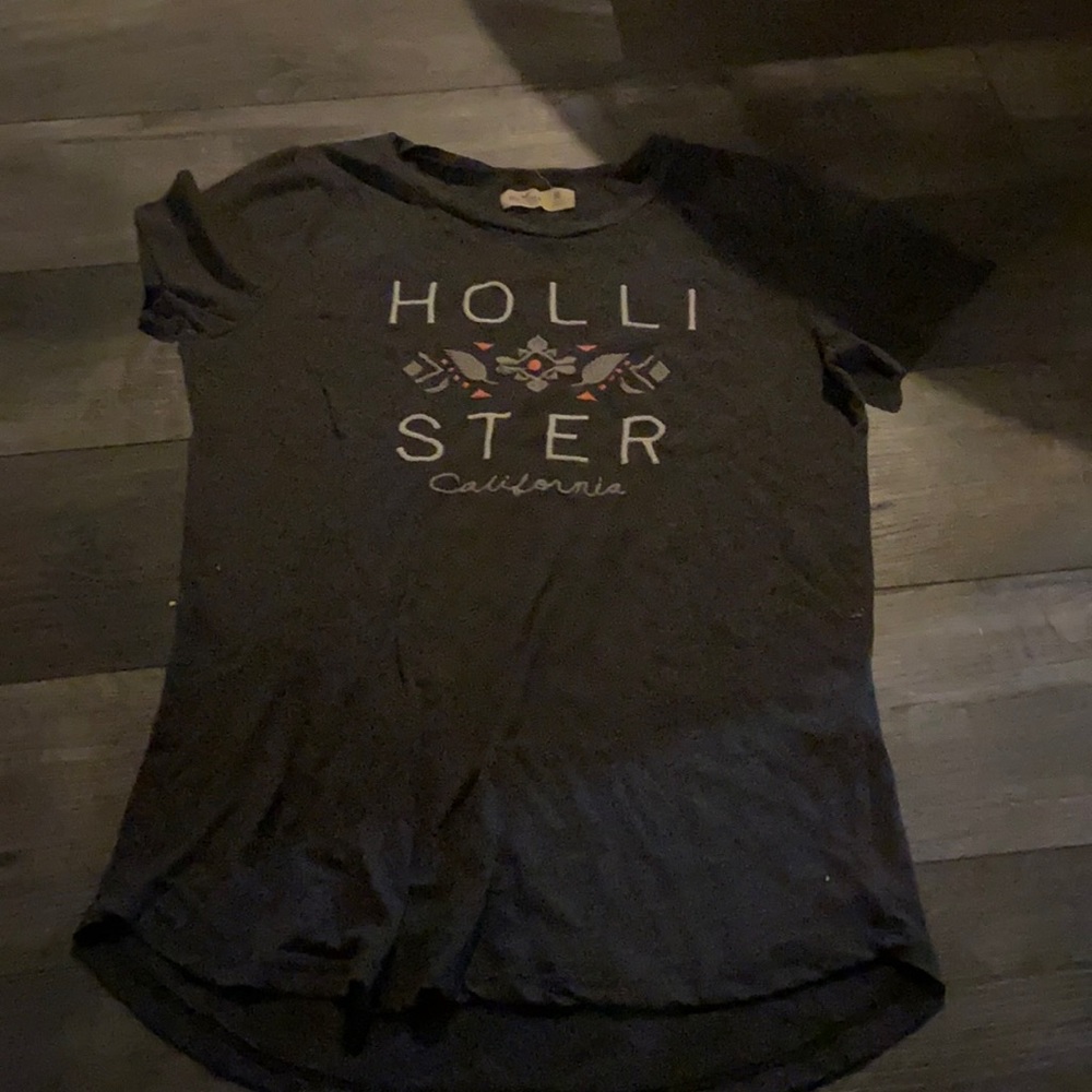 Hollister t shirt